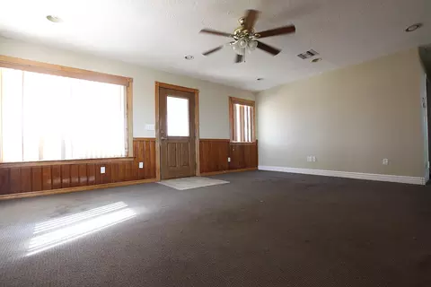 42104 E 6th St, Lancaster, CA 93535 photo 2