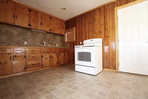 42104 E 6th St, Lancaster, CA 93535 photo 3