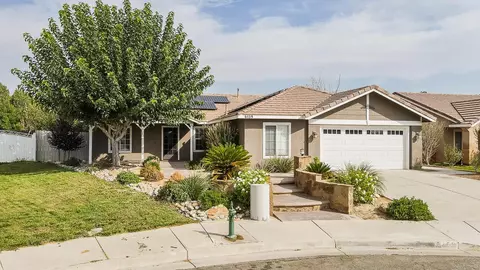 6159 Treehaven Ct, Lancaster, CA 93536 photo 2