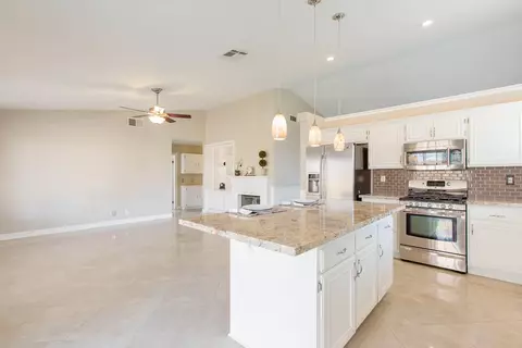 6159 Treehaven Ct, Lancaster, CA 93536 photo 14