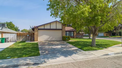 45002 E 8th St, Lancaster, CA 93535 photo 1