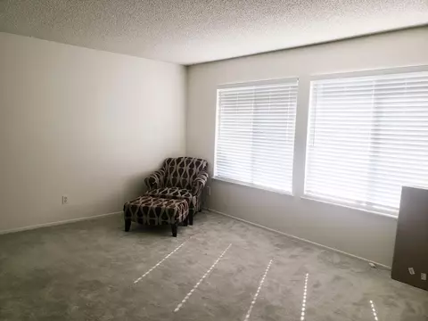 45002 E 8th St, Lancaster, CA 93535 photo 4