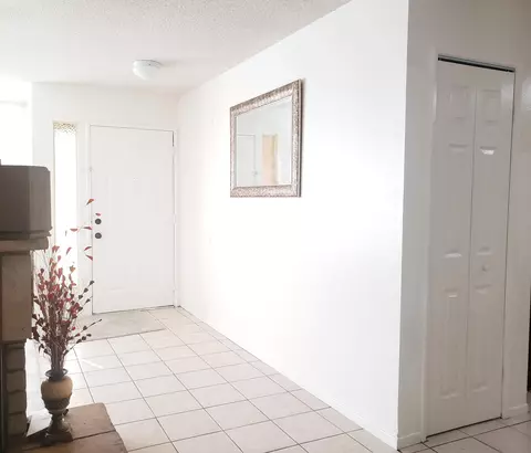 45002 E 8th St, Lancaster, CA 93535 photo 2