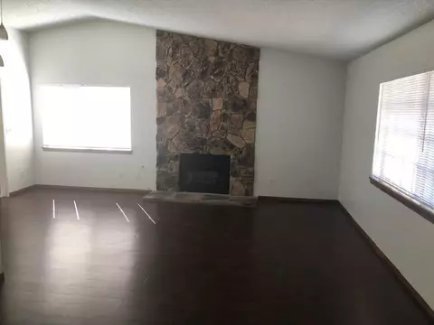 1226 Pasteur Dr, Lancaster, CA 93535 photo 2