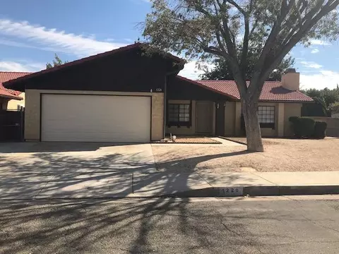 1226 Pasteur Dr, Lancaster, CA 93535 photo 1