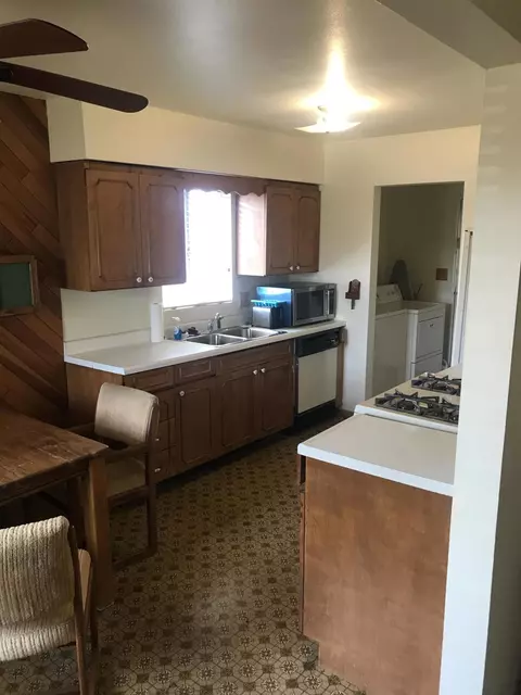 621 Ovington St E, Lancaster, CA 93535 photo 2