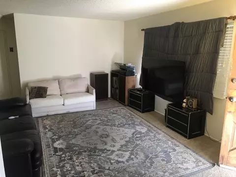 621 Ovington St E, Lancaster, CA 93535 photo 4