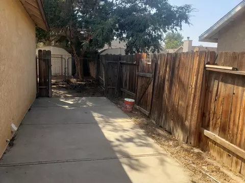 708 Trixis Ave, Lancaster, CA 93534 photo 37