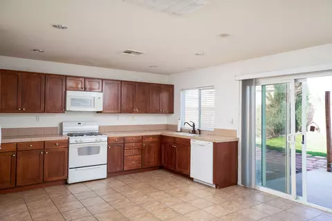 1859 Kettering St E, Lancaster, CA 93535 photo 4