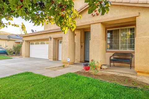 5772 Spice St, Lancaster, CA 93536 photo 3