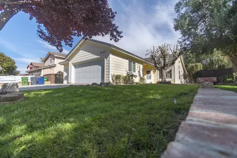 45520 Pickford Ave, Lancaster, CA 93534 photo 2