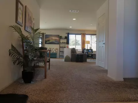 1016 Cambridge Ct, Lancaster, CA 93535 photo 3