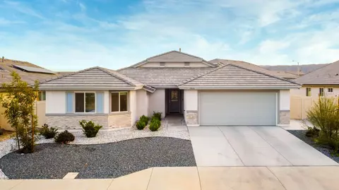 5816 Vahan Ct, Lancaster, CA 93536 photo 2
