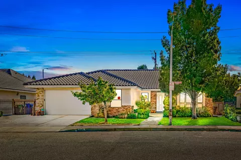3840 Spice St, Lancaster, CA 93536 photo 2