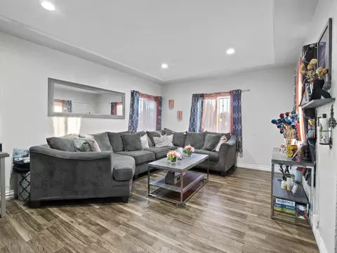 527 Cressey St W, Compton, CA 90222 photo 3