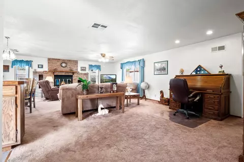 45403 Sancroft Ave, Lancaster, CA 93535 photo 4