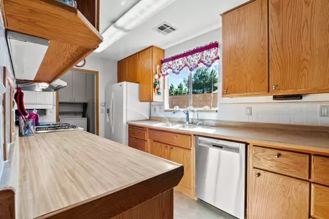 45403 Sancroft Ave, Lancaster, CA 93535 photo 9