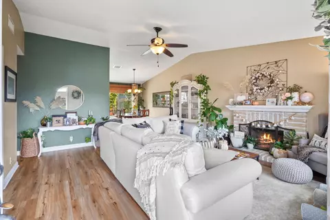 43908 Albeck Ct, Lancaster, CA 93536 photo 4