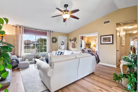43908 Albeck Ct, Lancaster, CA 93536 photo 6