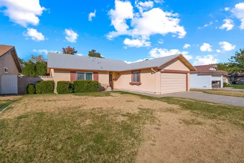 1131 Lingard St E, Lancaster, CA 93535 photo 2