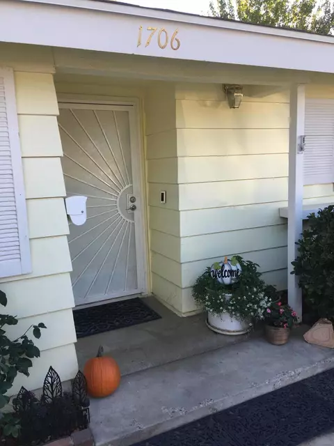 1706 Jackman St W, Lancaster, CA 93534 photo 2