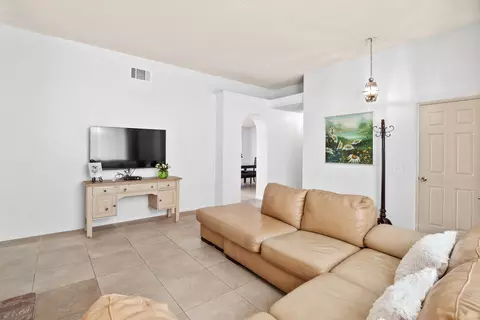 38136 Raintree Ln, Palmdale, CA 93552 photo 5
