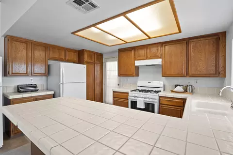 38136 Raintree Ln, Palmdale, CA 93552 photo 11