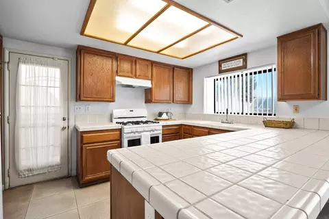 38136 Raintree Ln, Palmdale, CA 93552 photo 10