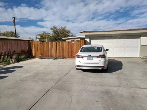 2011 Minford St W, Lancaster, CA 93536 photo 3