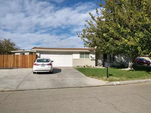 2011 Minford St W, Lancaster, CA 93536 photo 1