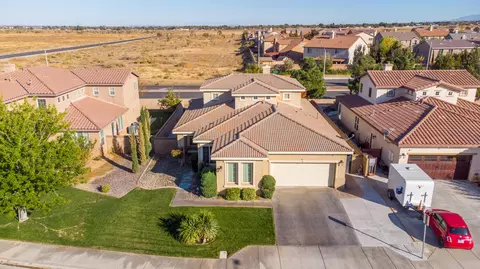 43136 Hampton St, Lancaster, CA 93536 photo 4