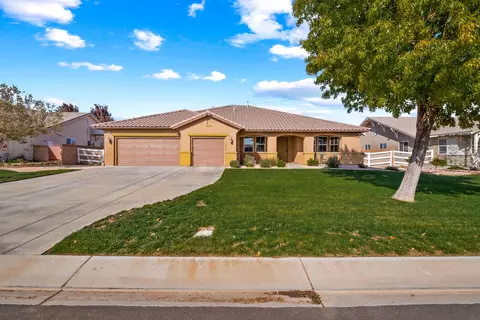 1745 Whitlatch Dr, Lancaster, CA 93535 photo 2