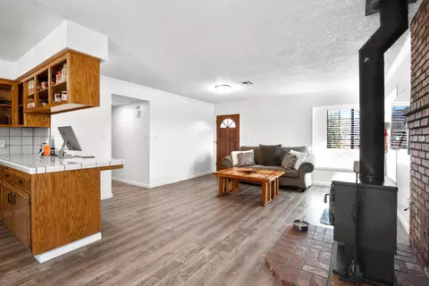 22341 Meadows Rd, Tehachapi, CA 93561 photo 6