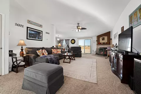 8161 Avenue E8 W, Lancaster, CA 93536 photo 4