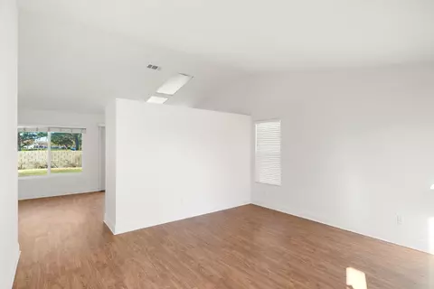 43361 33rd St E, Lancaster, CA 93535 photo 3