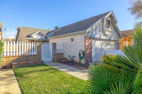 37638 12th St E, Palmdale, CA 93550 photo 2