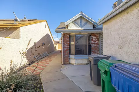 37638 12th St E, Palmdale, CA 93550 photo 4
