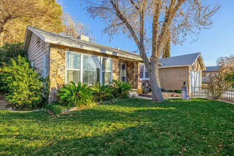 43880 Gadsden Ave, Lancaster, CA 93534 photo 2