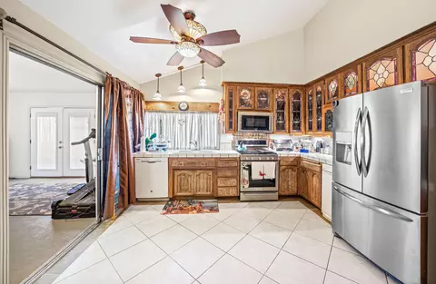 633 Eston Pl, Lancaster, CA 93535 photo 10