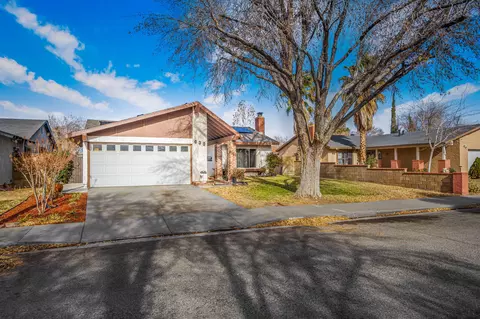 633 Eston Pl, Lancaster, CA 93535 photo 3