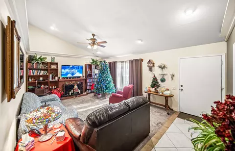 633 Eston Pl, Lancaster, CA 93535 photo 5