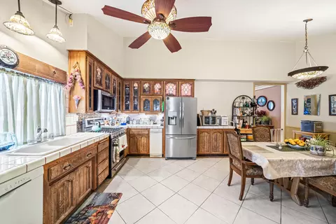 633 Eston Pl, Lancaster, CA 93535 photo 8