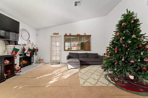 1545 Newgrove St E, Lancaster, CA 93535 photo 4