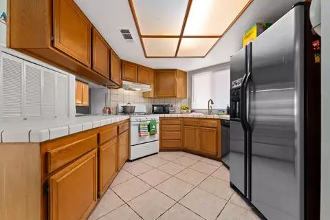 1545 Newgrove St E, Lancaster, CA 93535 photo 3