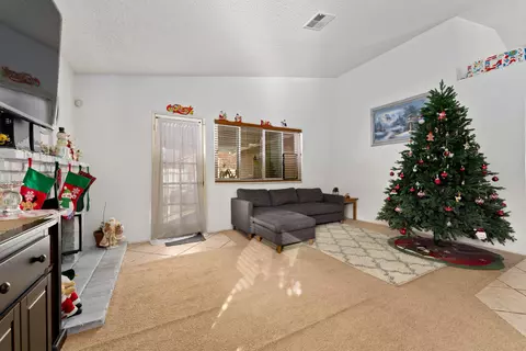 1545 Newgrove St E, Lancaster, CA 93535 photo 6