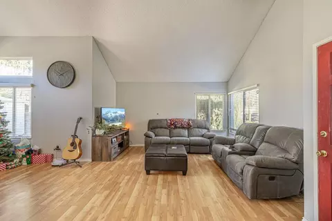 43421 Yew St, Lancaster, CA 93536 photo 6