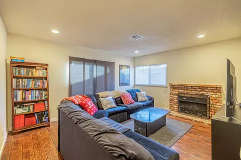 3000 Limewood Ln, Lancaster, CA 93536 photo 3