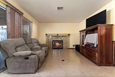 625 Beverly Ct, Lancaster, CA 93535 photo 13