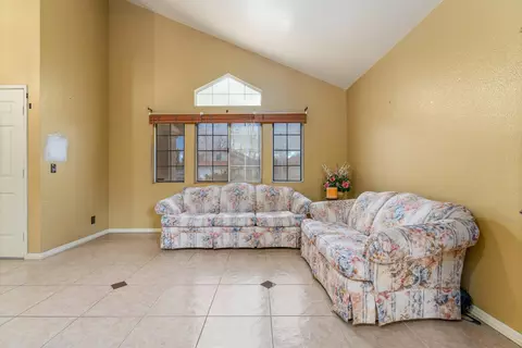 625 Beverly Ct, Lancaster, CA 93535 photo 6