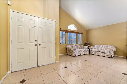 625 Beverly Ct, Lancaster, CA 93535 photo 4